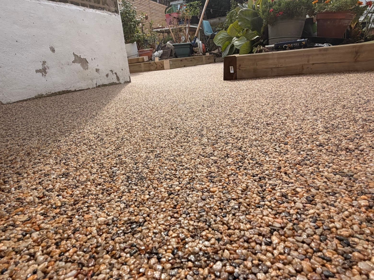 Close up of the resin bound gravel finish showing the smooth, evenly spread natural aggregate